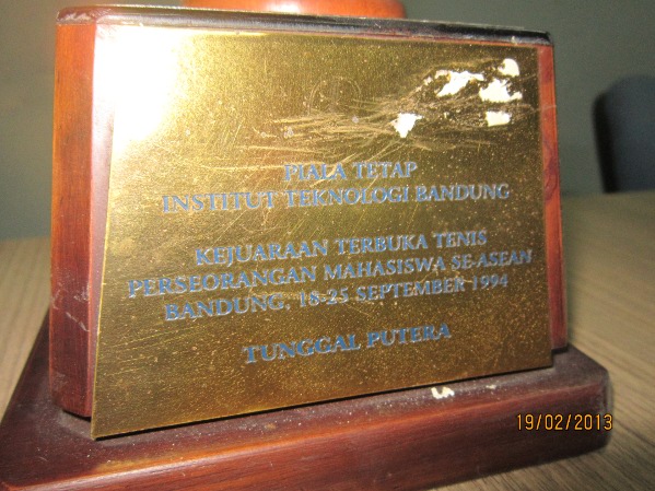 25 September 1994 , Mahasiswa Universitas Surabaya Meraih Prestasi Kejuaraan Terbuka Tennis Perseorangan Mahasiswa se-ASEAN di ITB