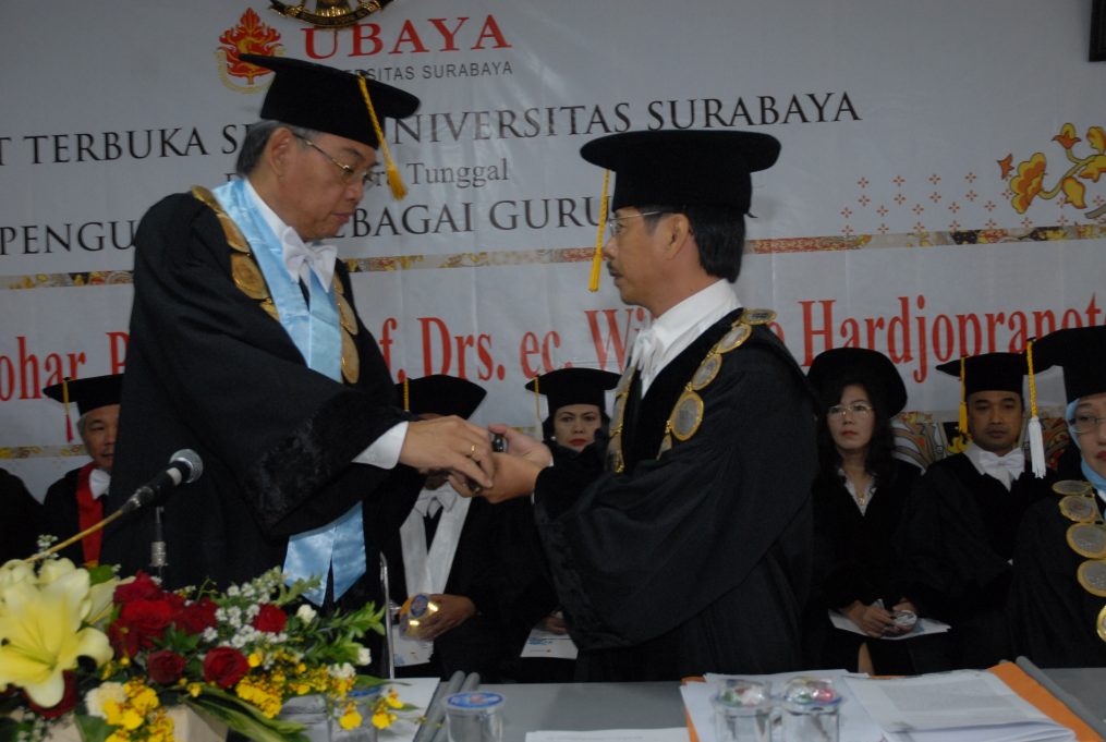 3 Nopember 2007 – Pengukuhan 2 Guru Besar UBAYA