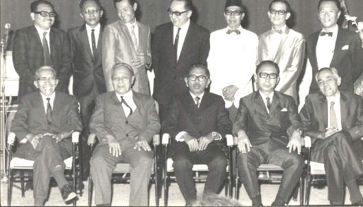 6 Maret 1968 – Penetapan Pengurus Yayasan dan Pimpinan  Universitas Surabaya