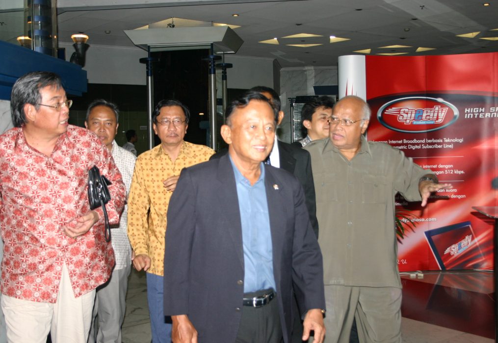 27 April 2005 – Kunjungan Menteri KLH RI ke Universitas Surabaya