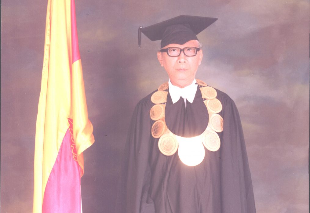 1 JUli 1976 – Penetapan dan Pelantikan Prof. Rd. Soebijono Tjitrowinoto, S.H. sebagai rektor UBAYA