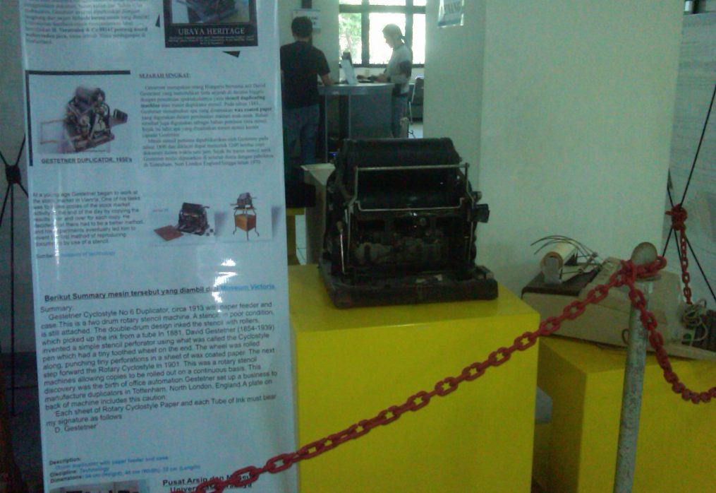 Gestetner : Stencile Duplicator Machine milik UBAYA