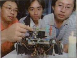 10-11 Juli 2004 Ubaya Raih Juara Kontes Robot Cerdas Indonesia