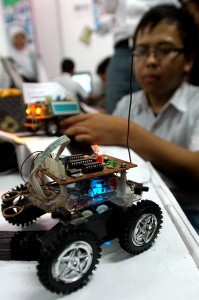 14-5-2005 Ubaya Raih Inovasi Terbaik Kontes Robot Cerdas Indonesia 2005